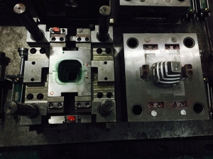 塑膠模具2015052504汽車模具，壓鑄模具