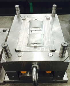 深圳塑膠模具廠、電器外殼模具661011、注塑模具