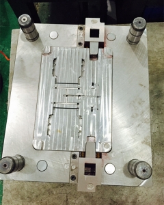 外殼塑料模具201330，深圳塑膠模具廠，精密模具加工